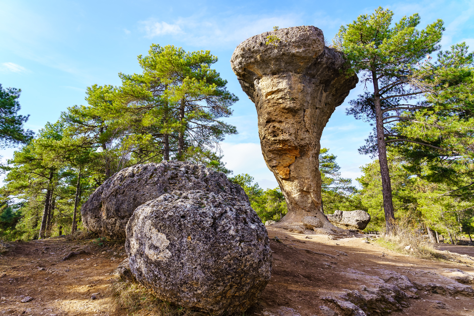 Una formación rocosa de la ciudad encantada en el parque natural de Cuenca - © iStock | Jose Miguel Sanchez
