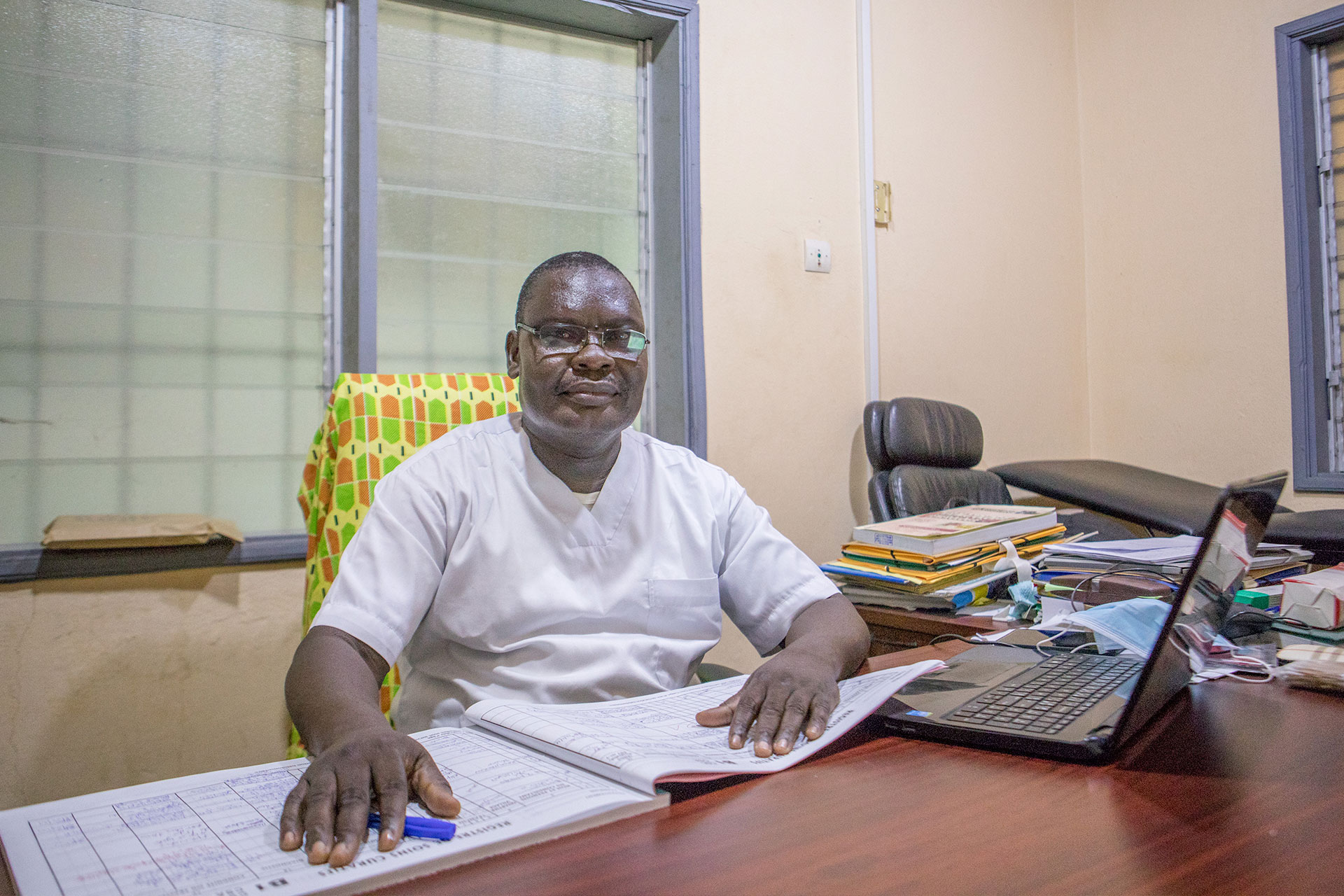 Claude Azalaou, enfermero titulado y técnico superior en dermato-leprología en el Programa Nacional de Lucha contra la Lepra y la Úlcera de Buruli en Benín