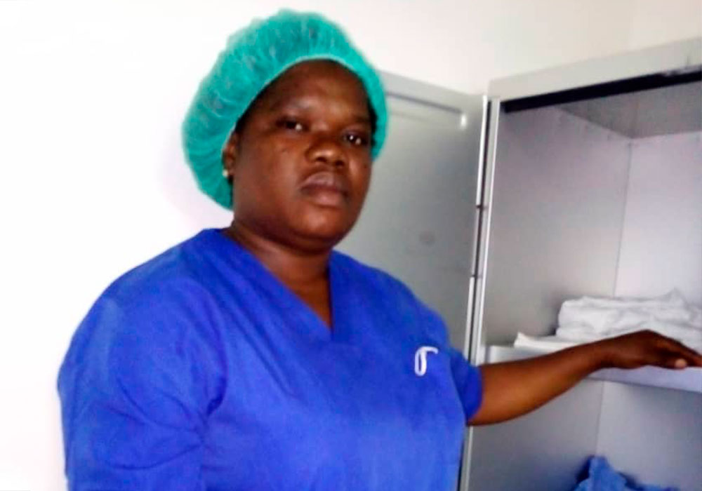 Pauline Murielle Demisere, enfermera en la unidad de reanimación del Hospital Maternoinfantil de Costa de Marfil
