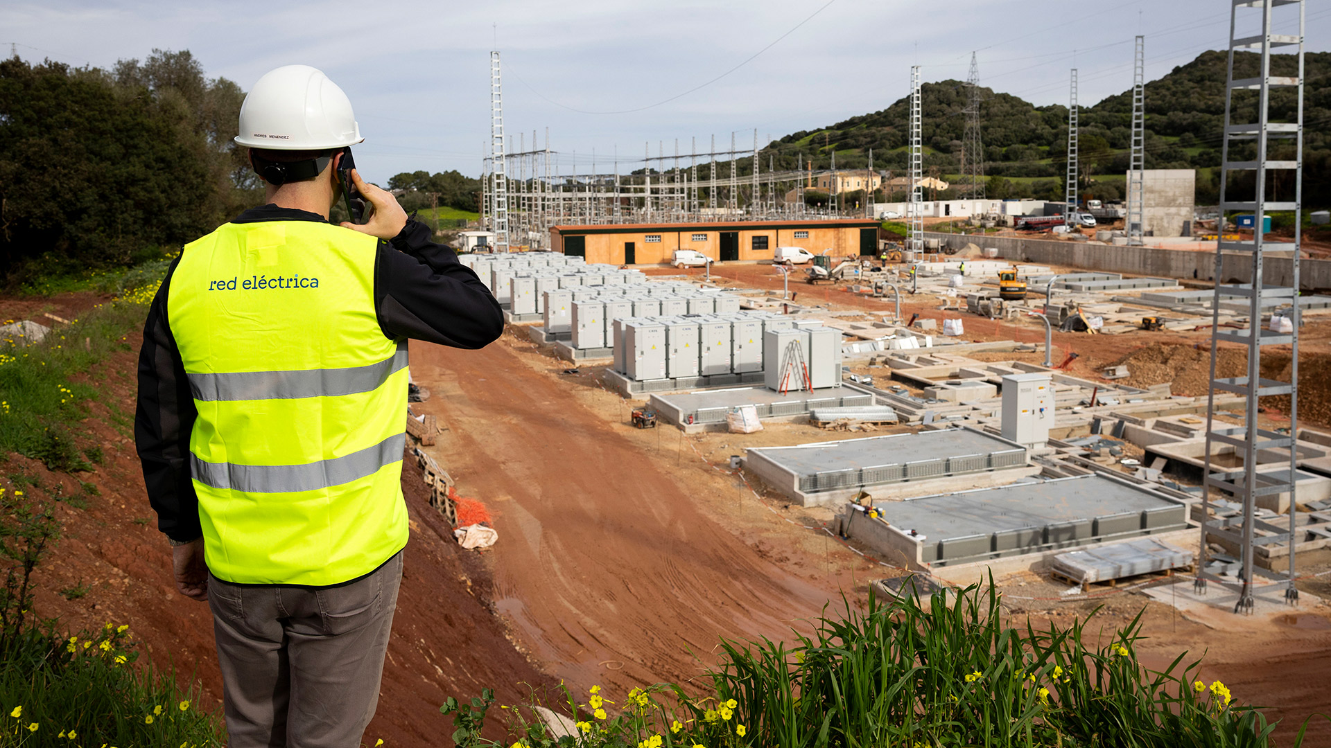 Instalación de baterías en la subestación de Mercadal (Menorca) para el refuerzo del sistema eléctrico de la isla.