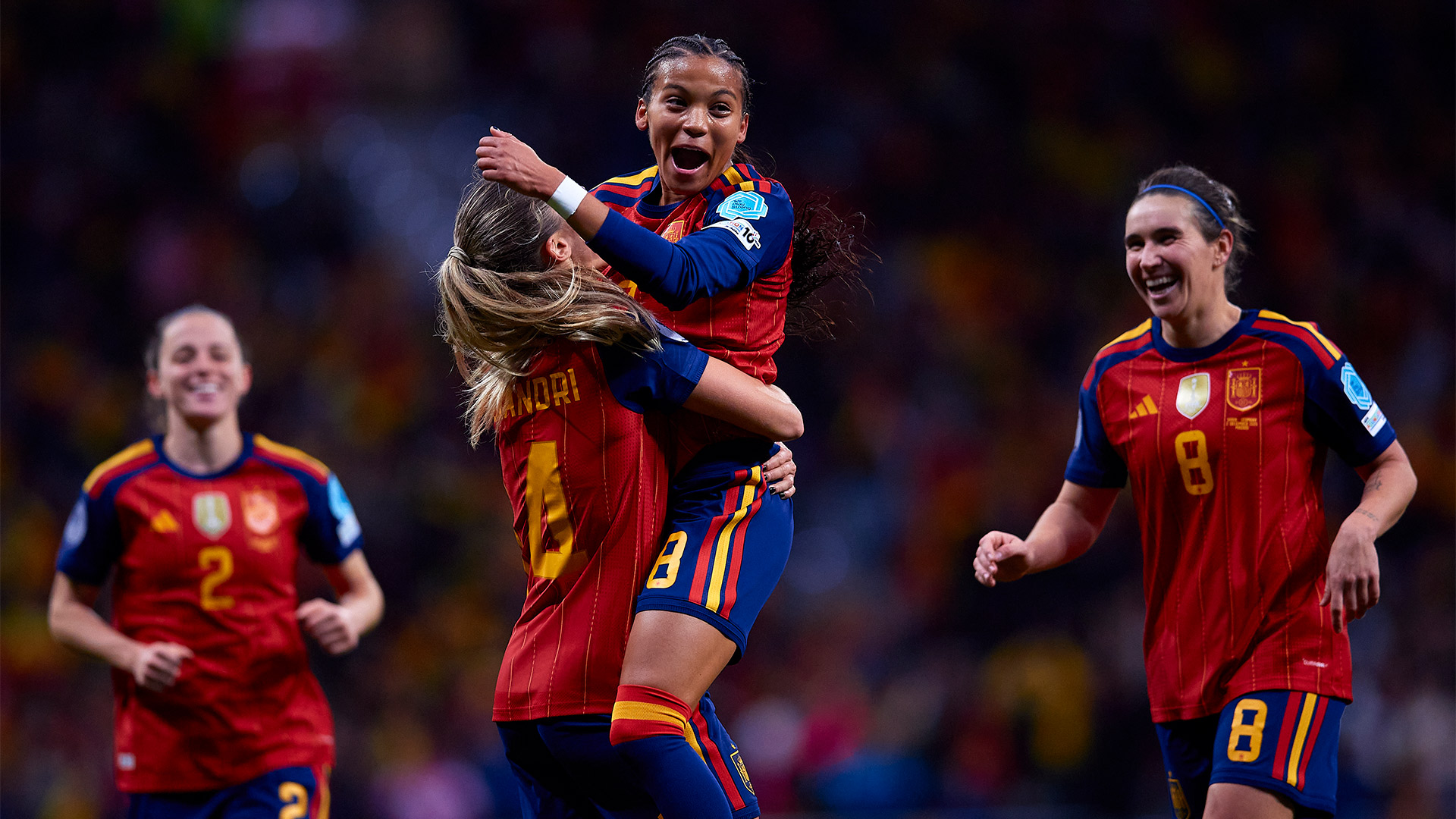 Vicky López celebra un gol con la selección femenina de España | ElPozo