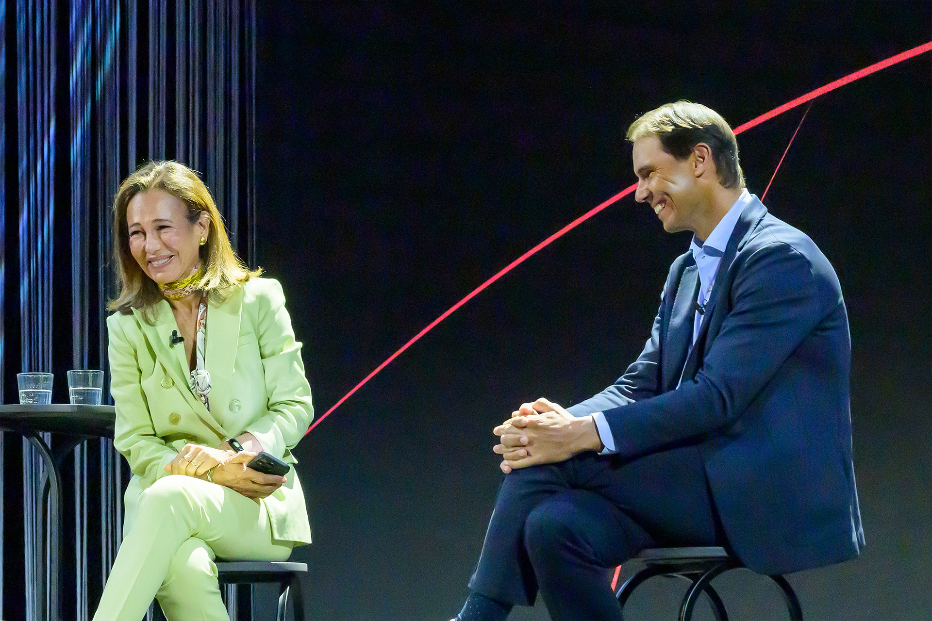 Ana Botín y Rafa Nadal, durante el acto en el que se ha reconocido a las 17 iniciativas seleccionadas por los empleados del Banco en España
