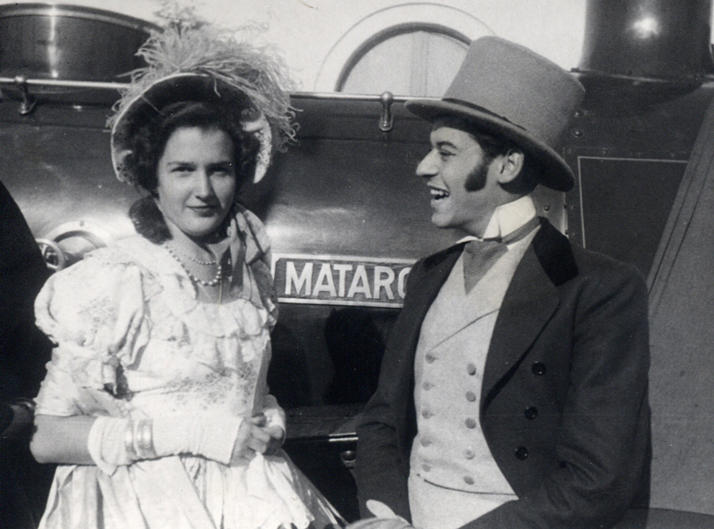 Dos usuarios de un tren de los años 40 | Renfe