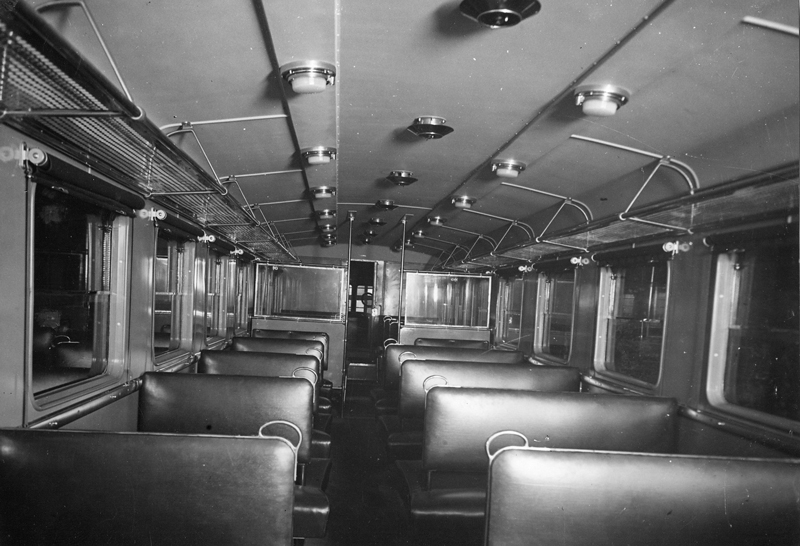 Interior de un tren de vapor de los años 40 | Renfe