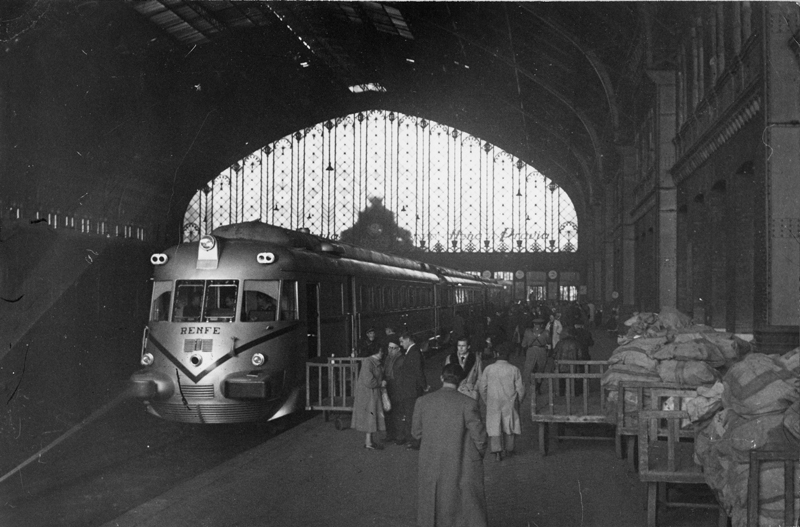 Un tren de los años 50 en la estación | Renfe