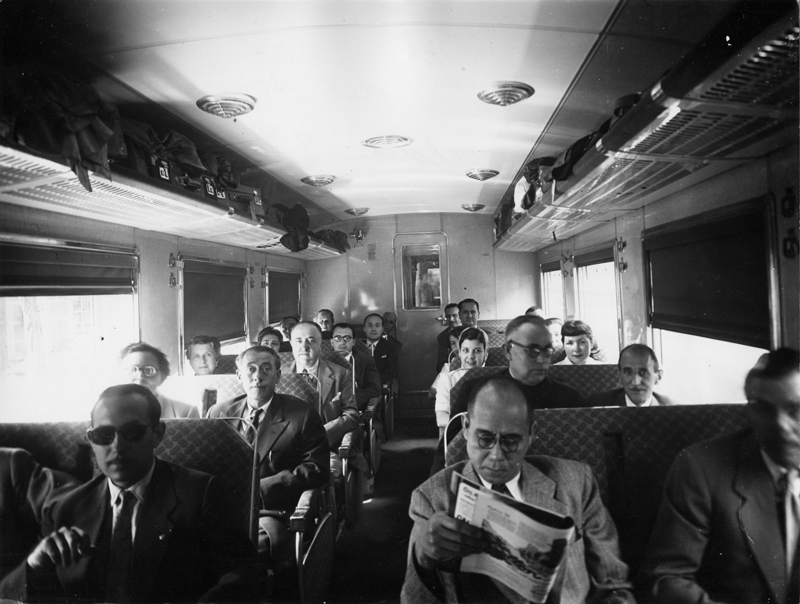 Interior de un tren de los años 50 | Renfe