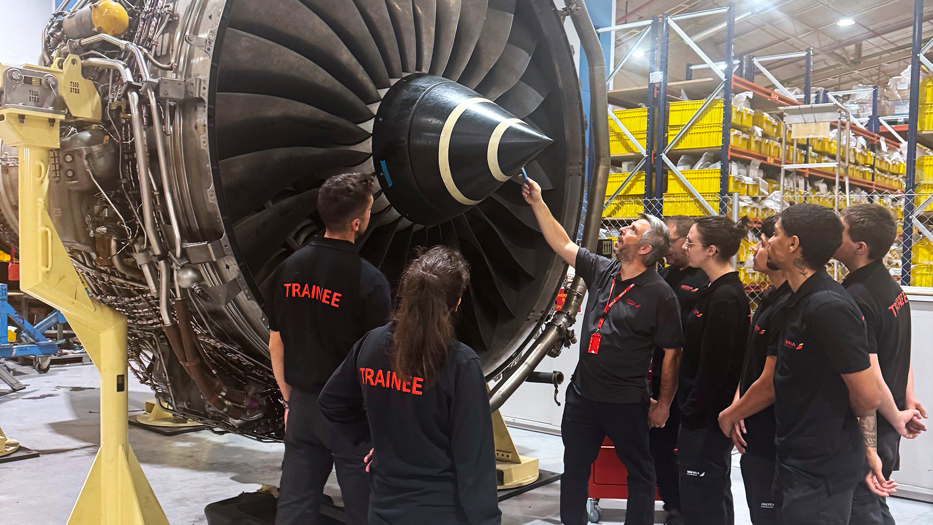 Alumnos del FP Dual de Mantenimiento Aeromecánico