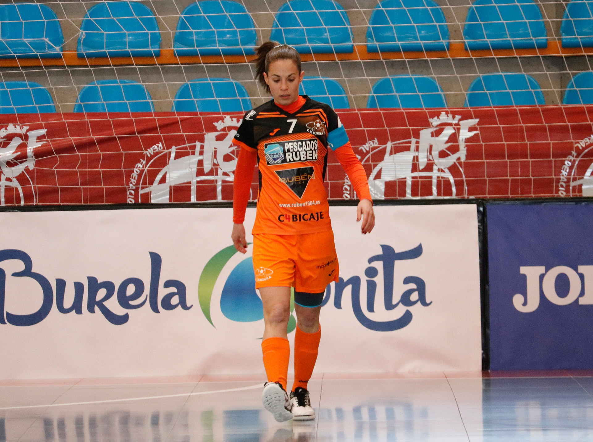 Patricia González ‘Peque’ disputando un partido con su club Pescados Rubén Burela FS