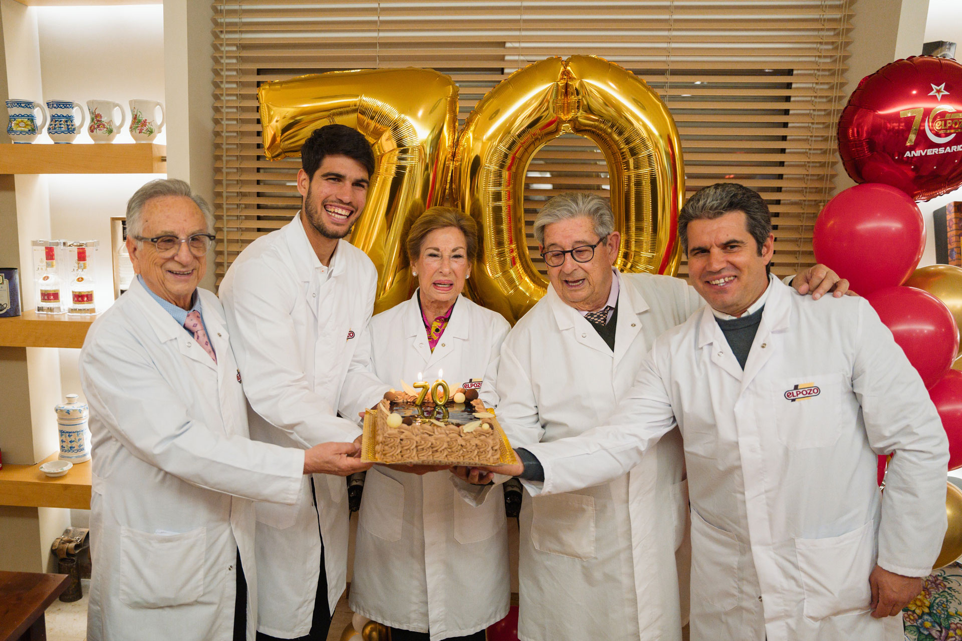 Carlos Alcaraz celebrando el 70 aniversario