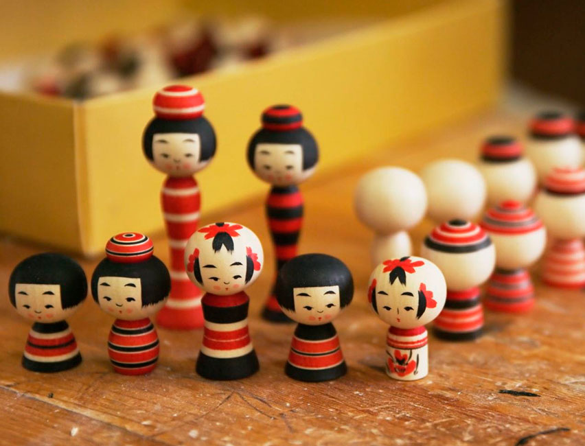 Muñecas kokeshi - Yamagata (© Oficina de Turismo de Japón)